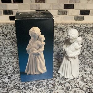 AVON Nativity Collectibles The Shepard Boy & Lamb White Porcelain Figurine 1983